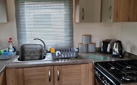 Hot Tub Hols 3 Bed Caravan At 42 Kingfisher Court