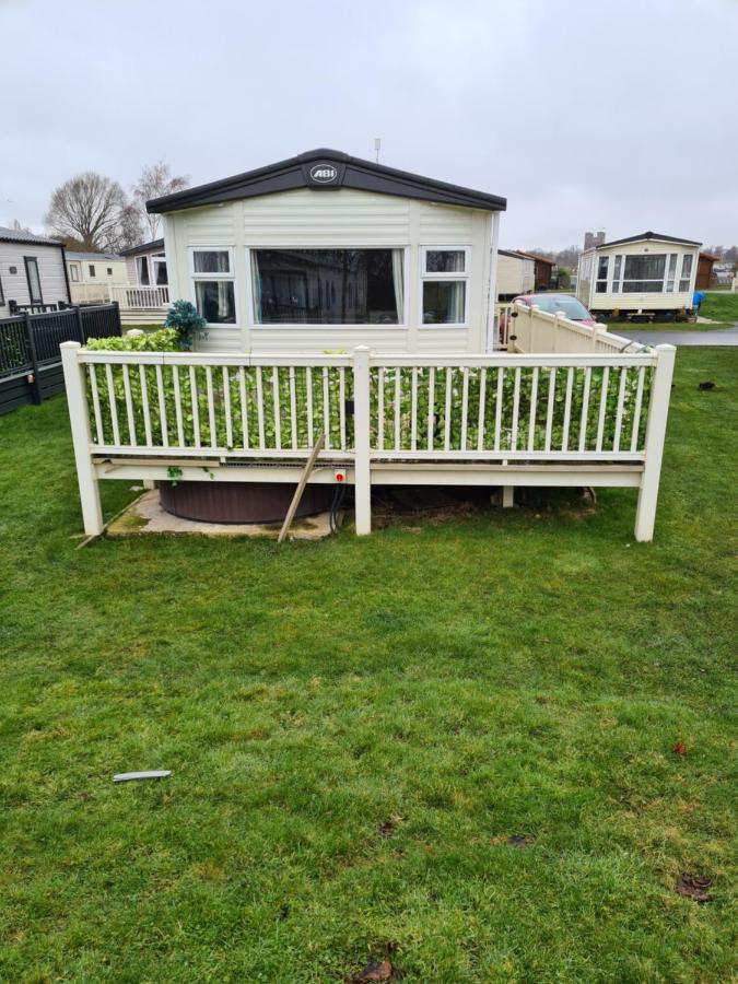 Hot Tub Hols 3 Bed Caravan At 42 Kingfisher Court Tattershall Exterior photo