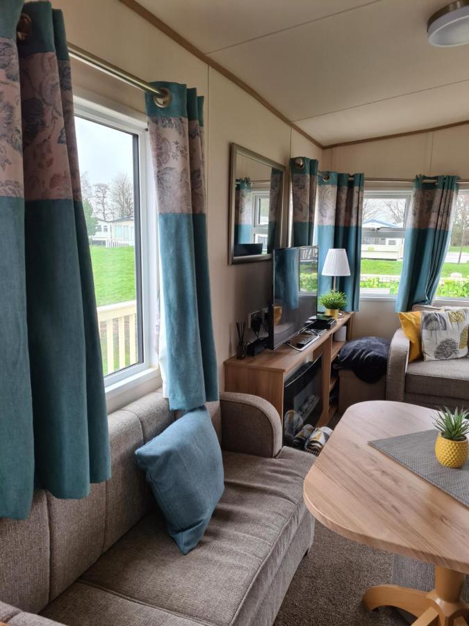 Hot Tub Hols 3 Bed Caravan At 42 Kingfisher Court Tattershall Exterior photo